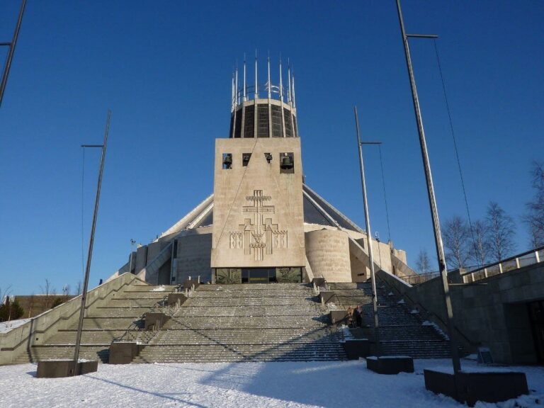Where to Stay in Liverpool (COOLEST Areas!)