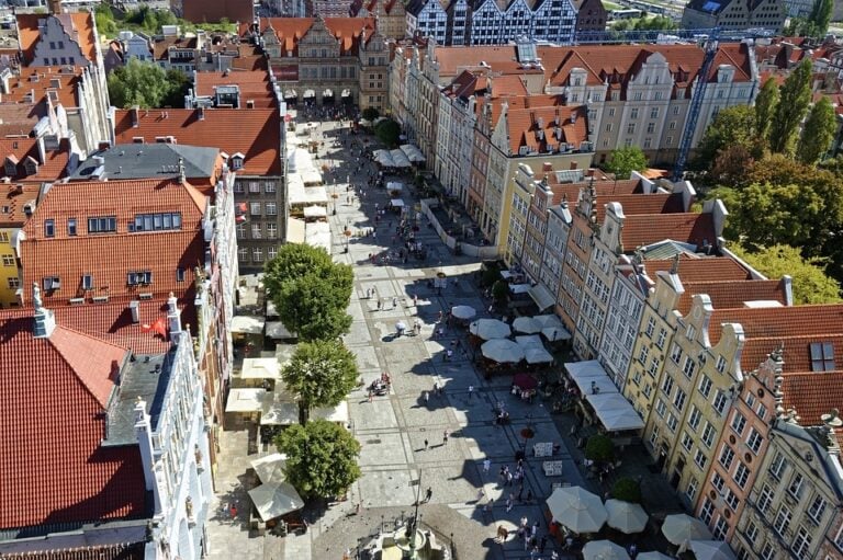 Where to Stay in Gdansk (COOLEST Areas!)