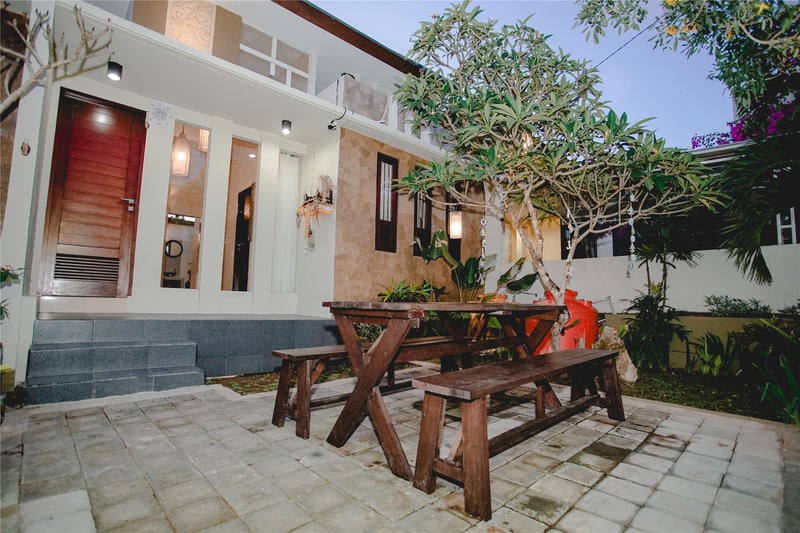 C8 Bed & Breakfast best hostels in Uluwatu