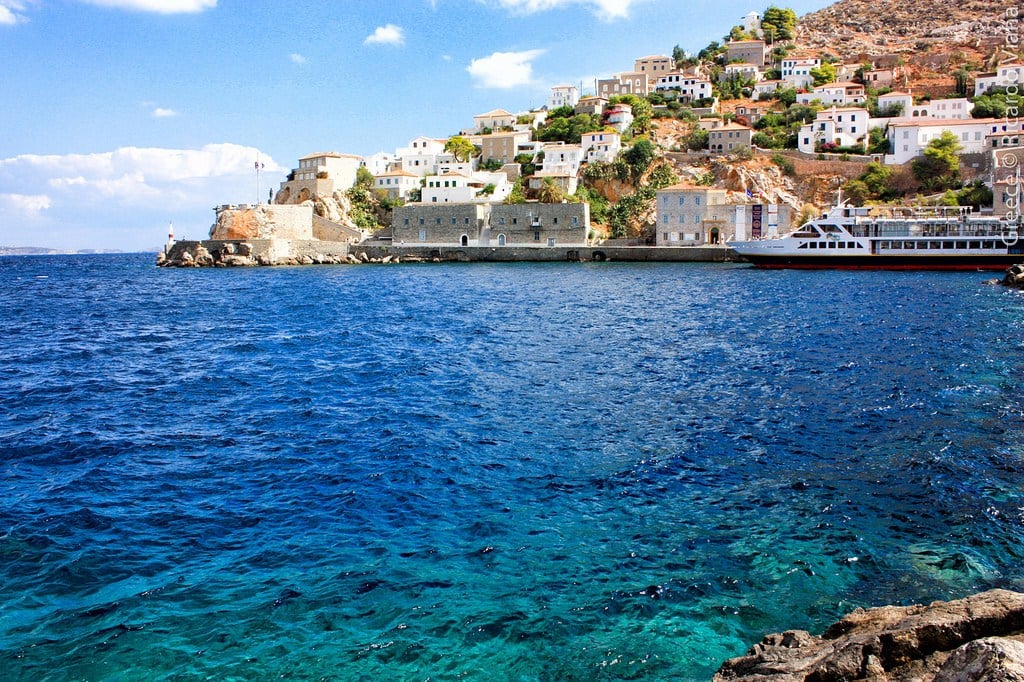 day trip to Hydra Greece and beautiful blue waters