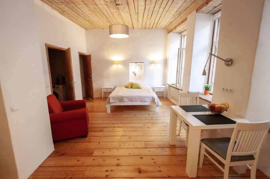 Medieval Studio on Artery of Old Town