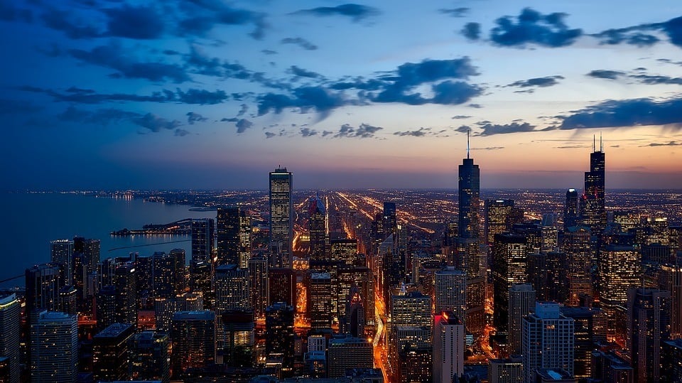 backpacking the usa chicago at night