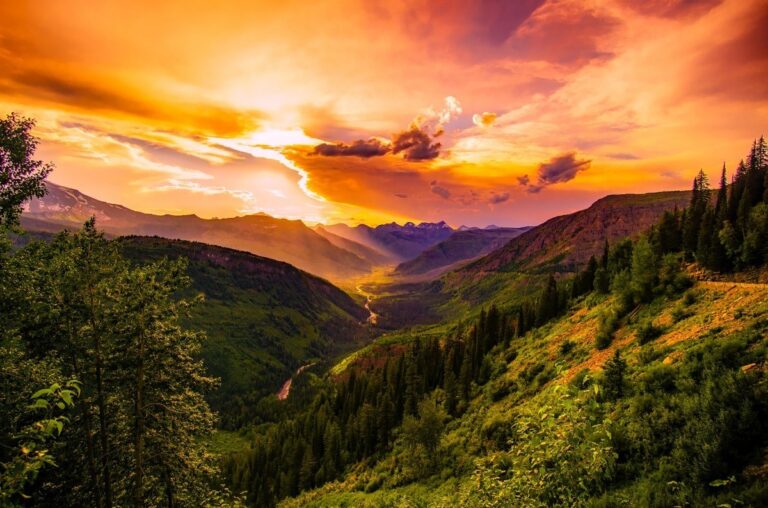 25 BEST Hiking Trails in the USA