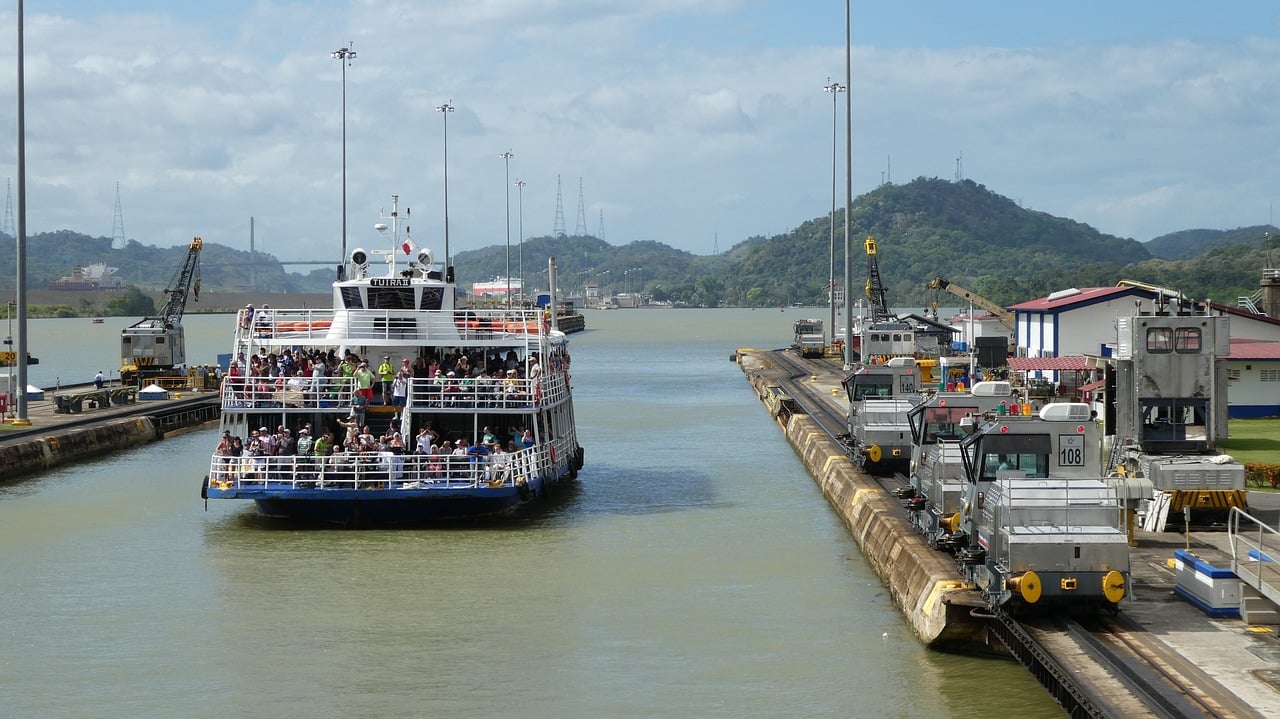 backpacking panama canal