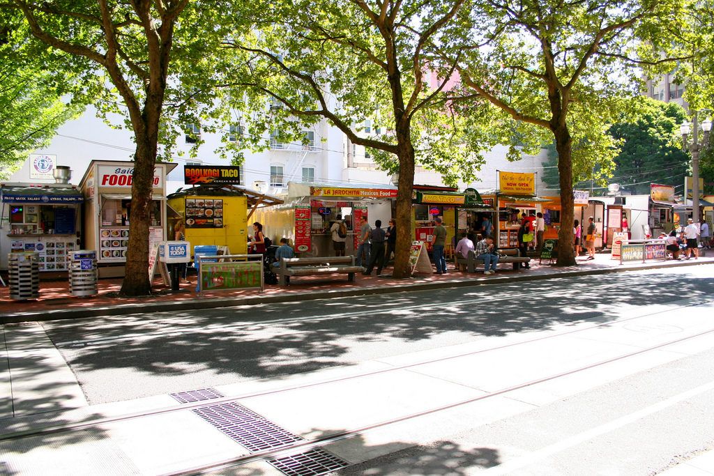 food carts in portland oregon sunny day