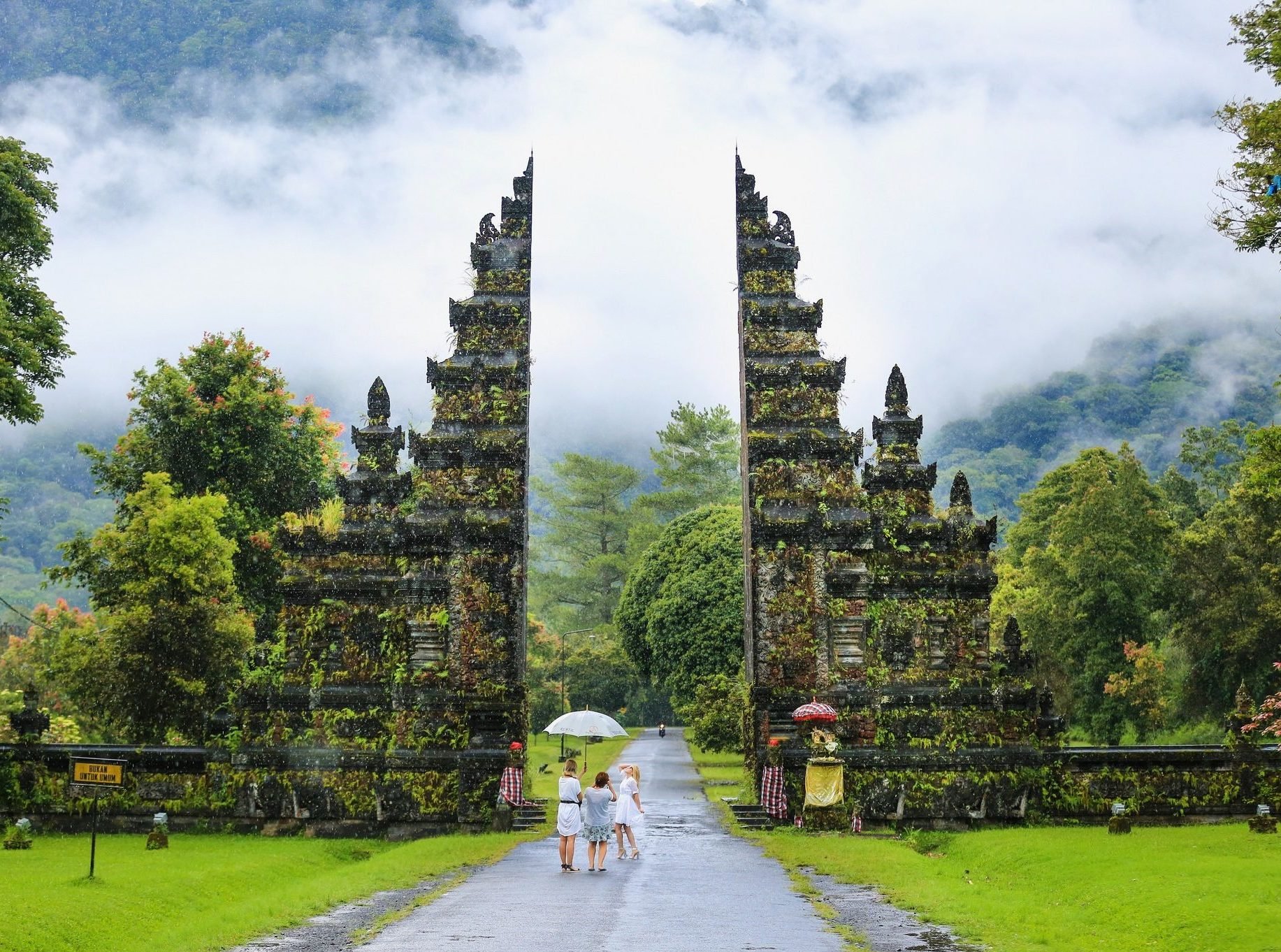 Handara Gate - Famous historical attraction in Bali