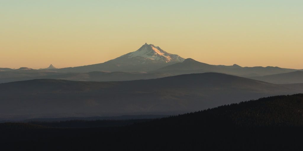 mt jefferson eastern oregon as seen from lookout mountain roaming ralph