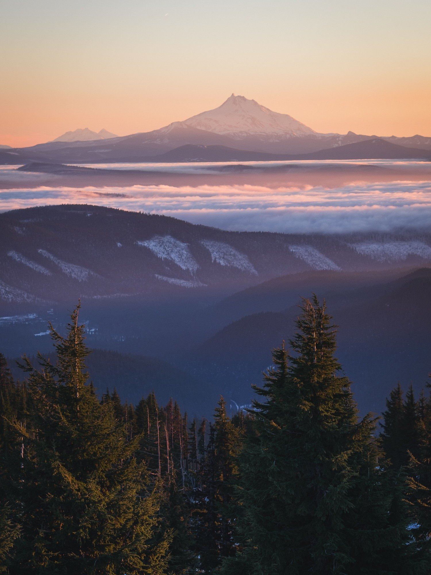 sunset over mt jefferson from timberline lodge oregon roaming ralph