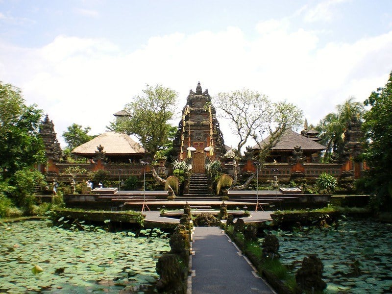 Wander around Ubud Palace