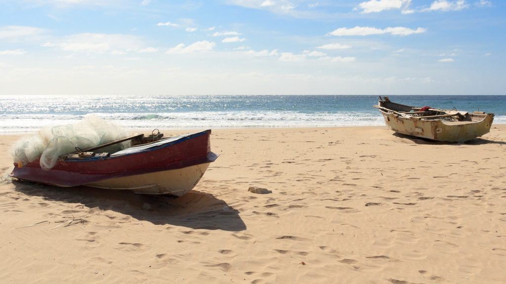 tofo beach backpacking mozambique