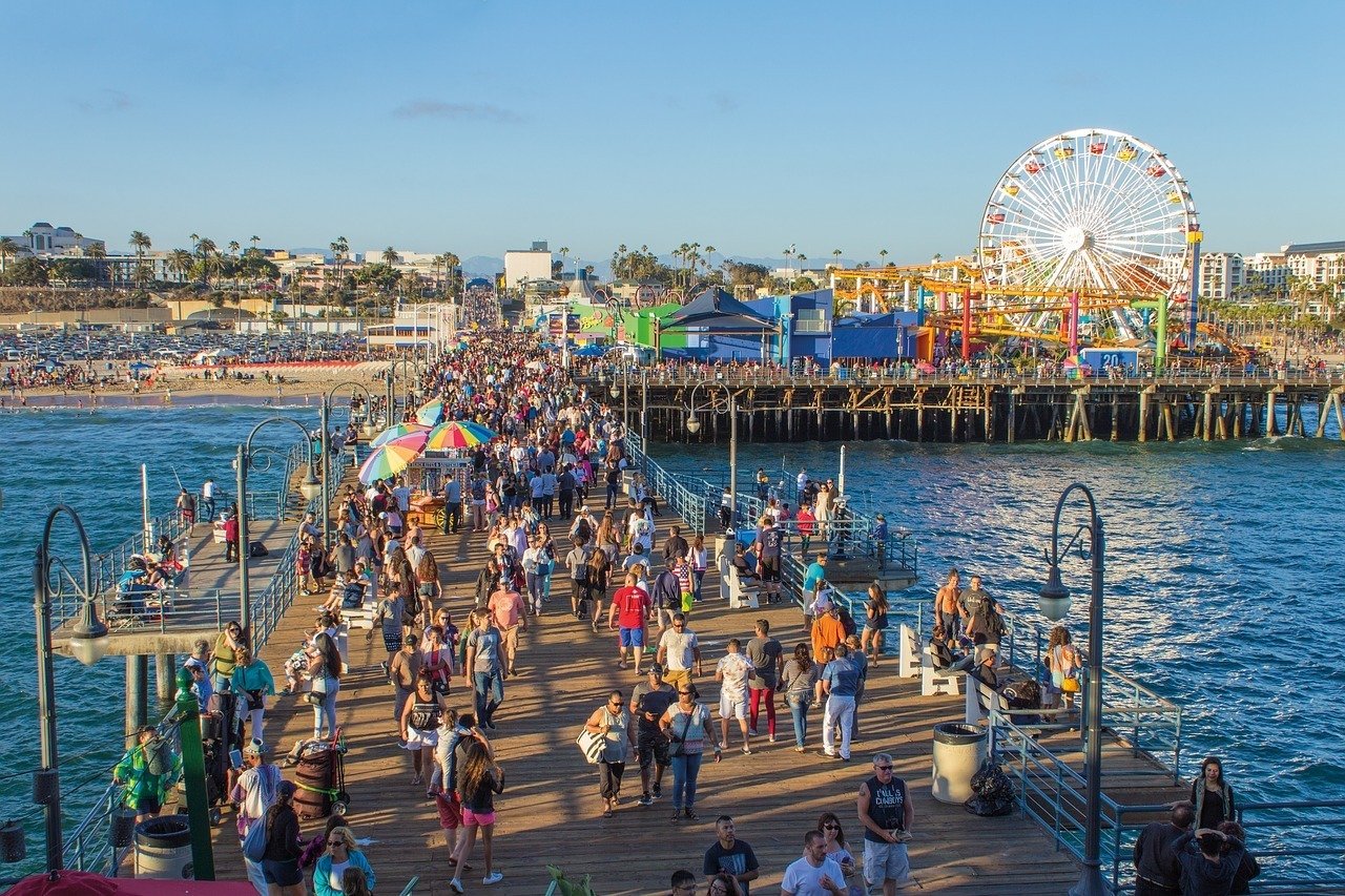 santa moncia pier in los angeles california