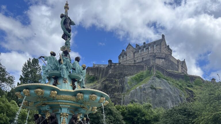 Backpacking Edinburgh Travel Guide