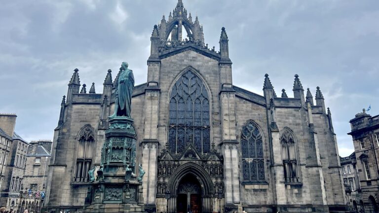 15 of the Best Airbnbs in Edinburgh: My Top Picks