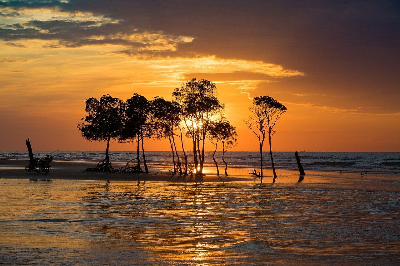 backpacking darwin sunset