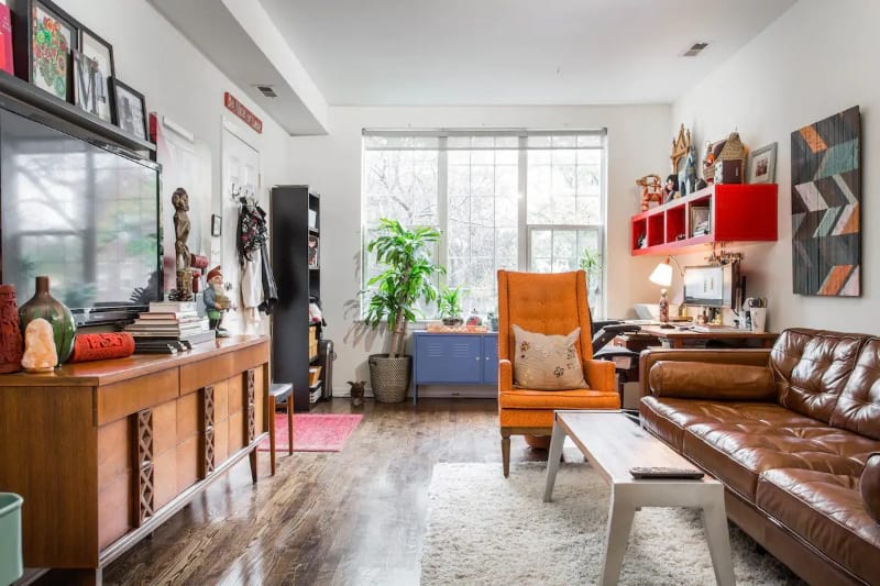 Homely Private Room on Cute Condo