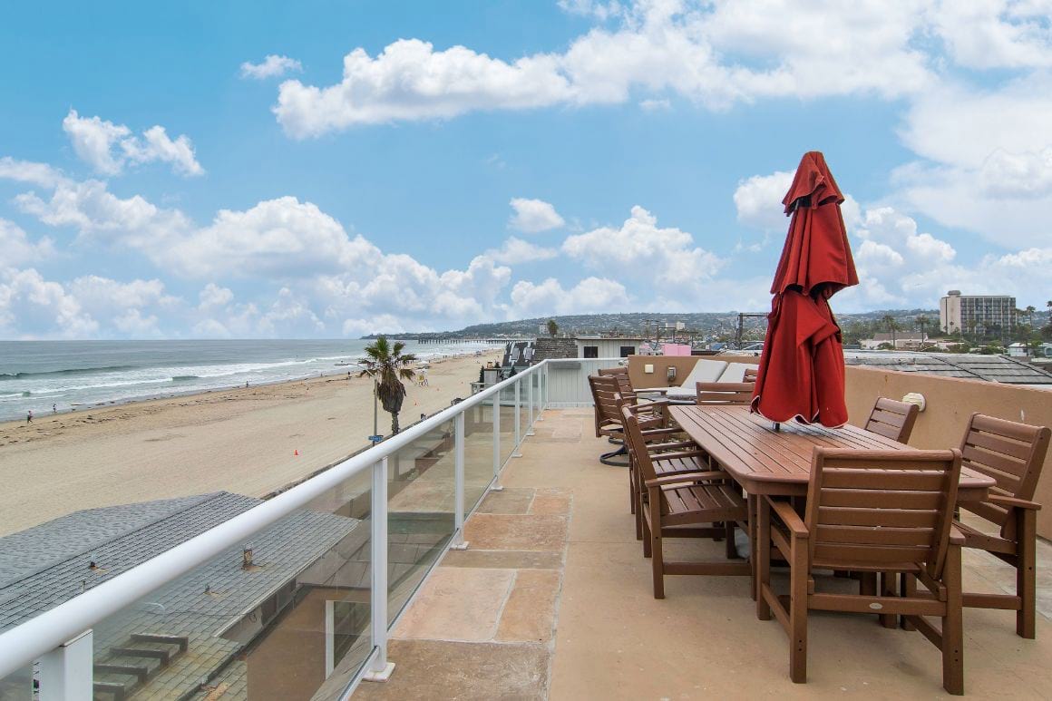 House with 360 Ocean View Rooftop Deck