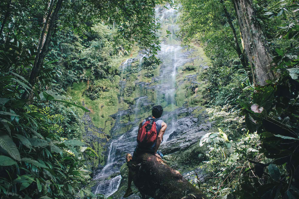 Is Costa Rica safe to travel alone?