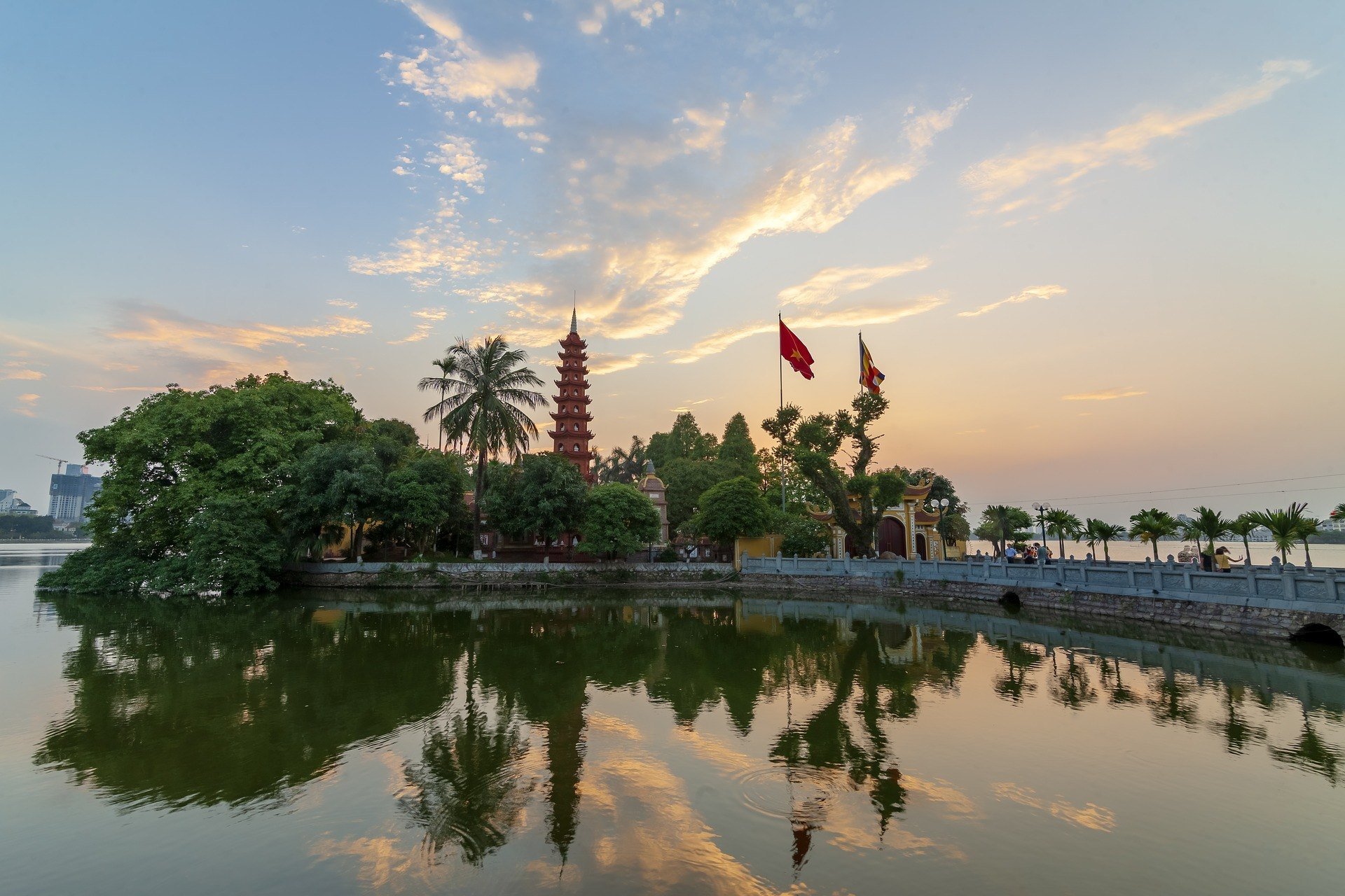 Tay Ho, Hanoi, image of historic landmarks and glassy water
