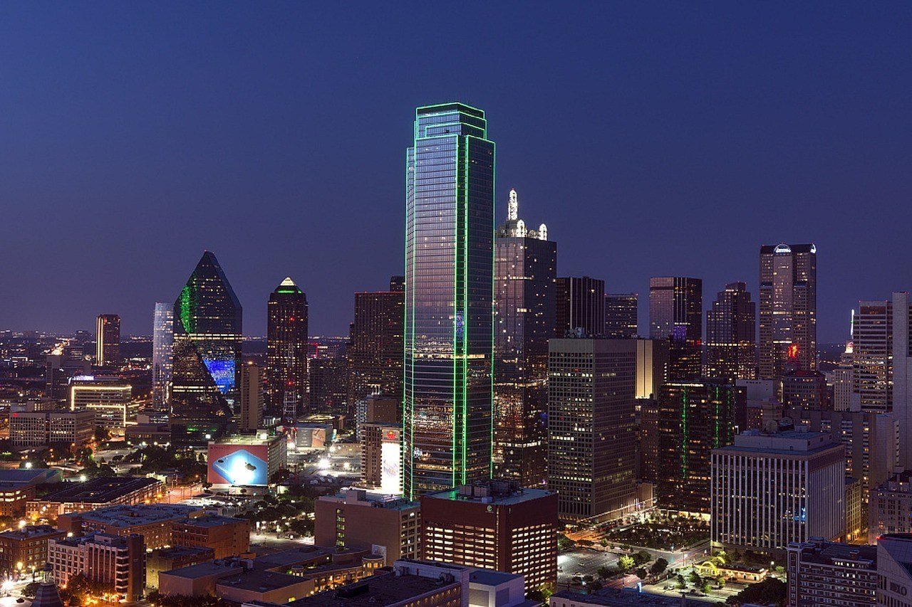 dallas skyline at night