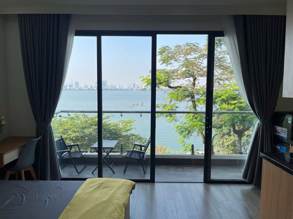 studio lake view hanoi