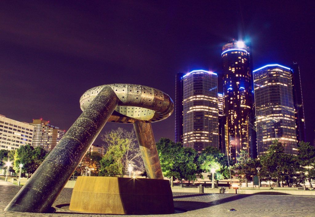 Detroit Travel Guide: city by night