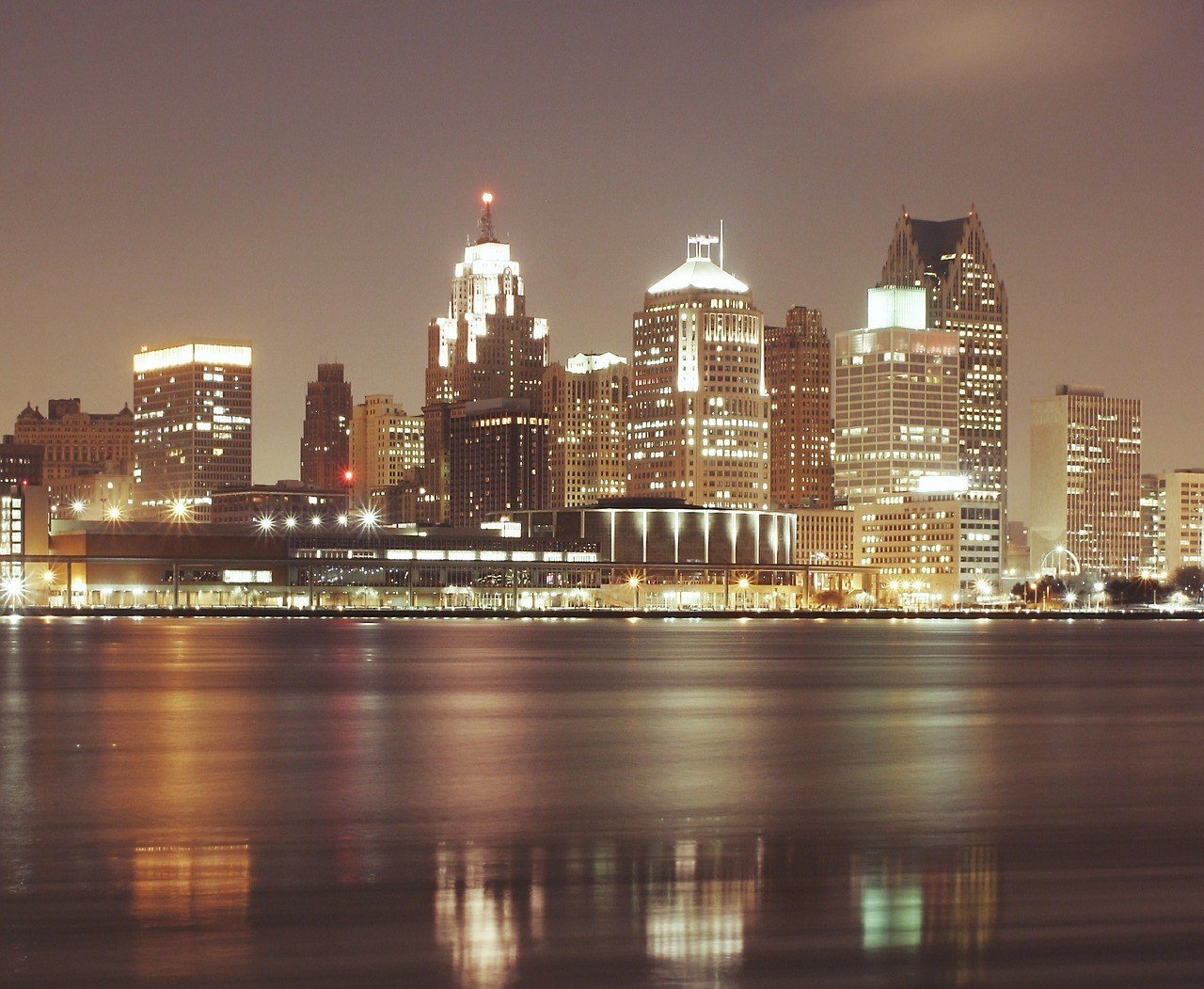 Detroit at night and what to do