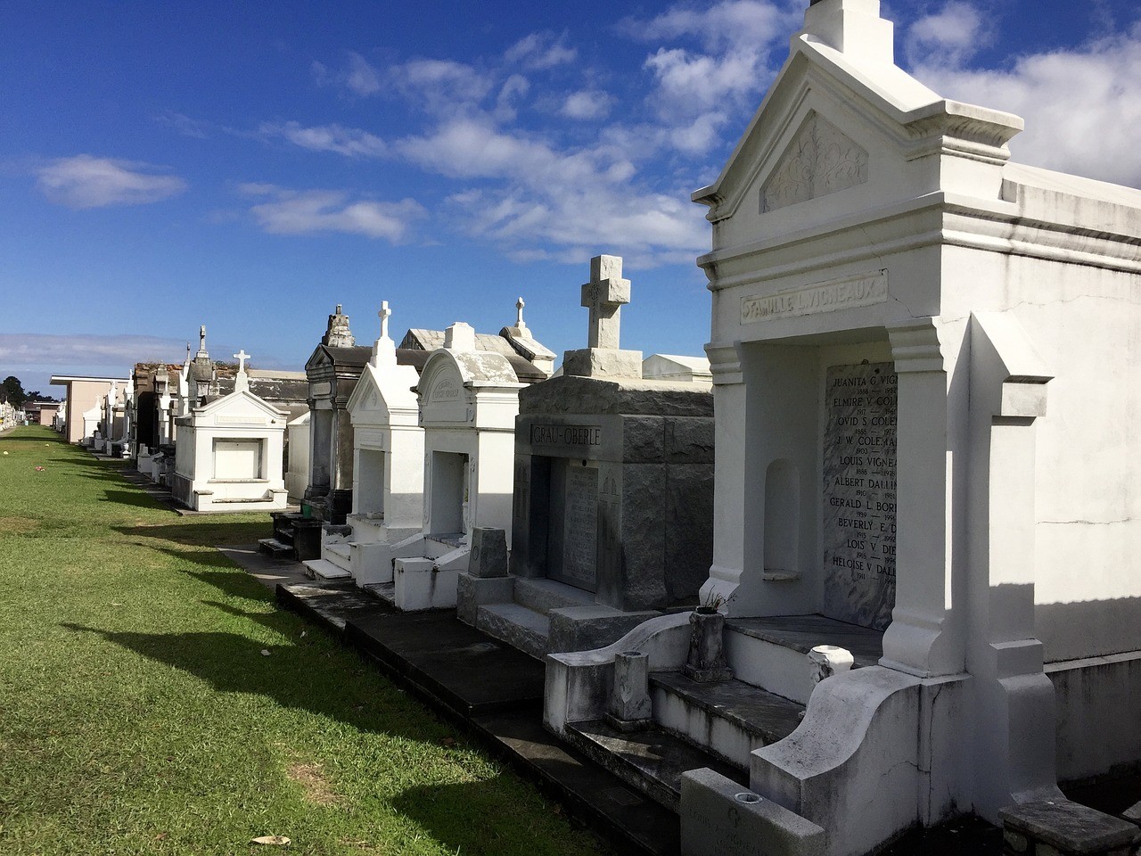 cemetery in new orleans places to go