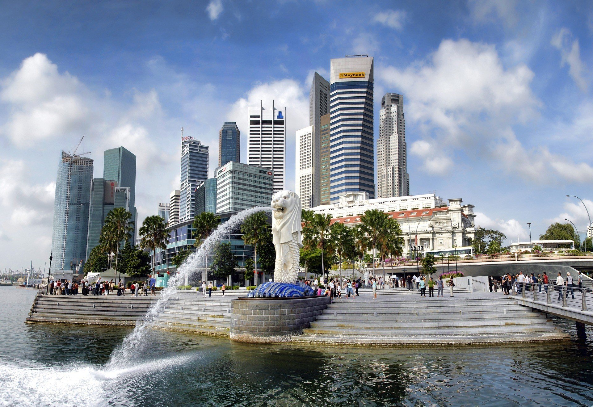 Fountain on the water in Singapore