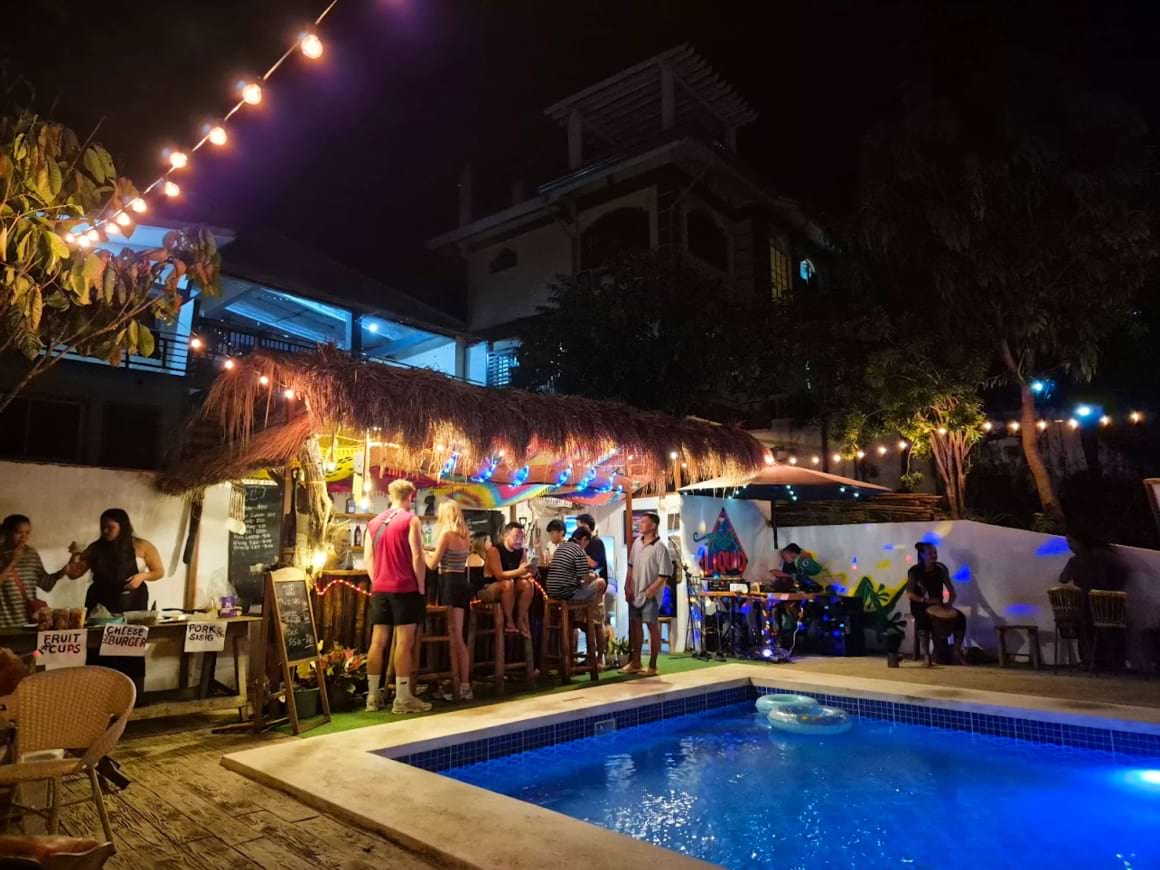 screaming gecko hostel coron