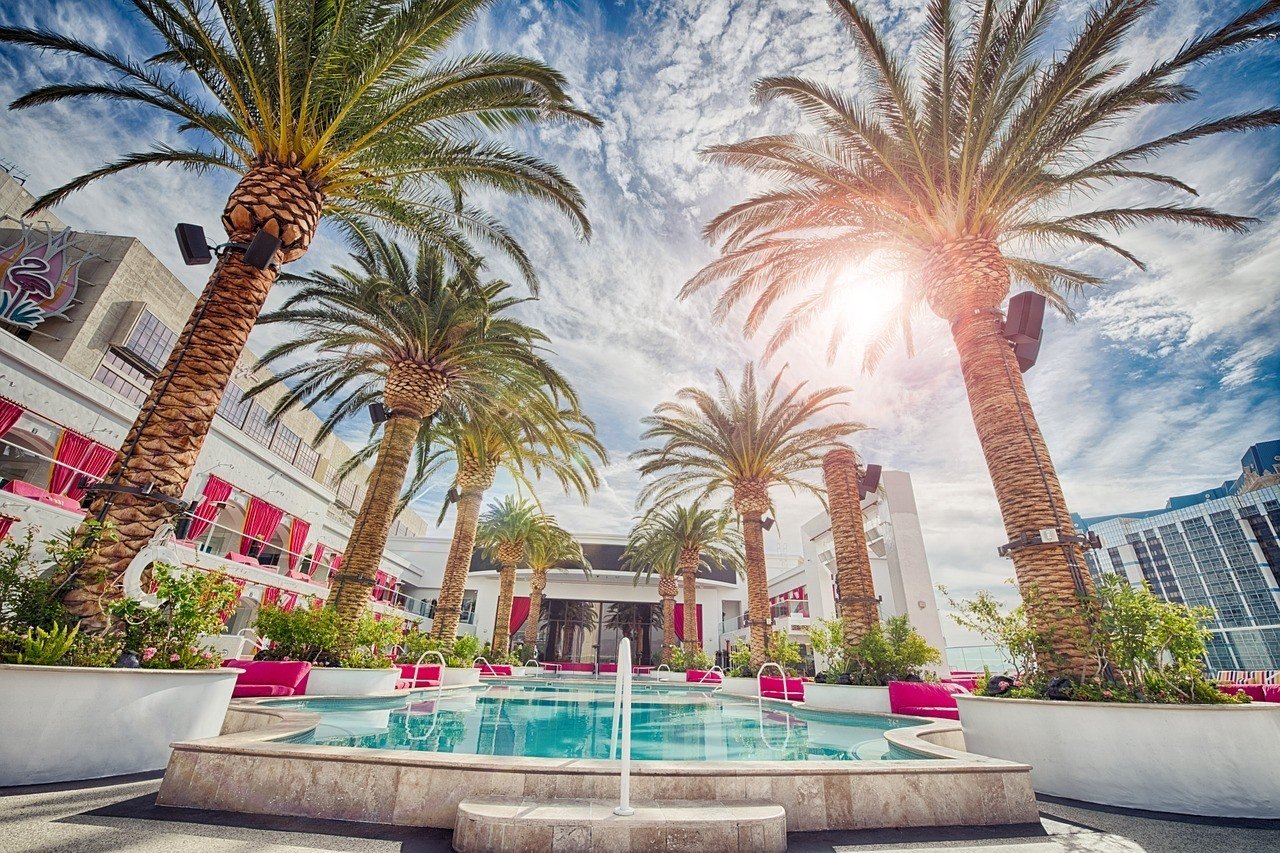 swimming pool in las vegas weather