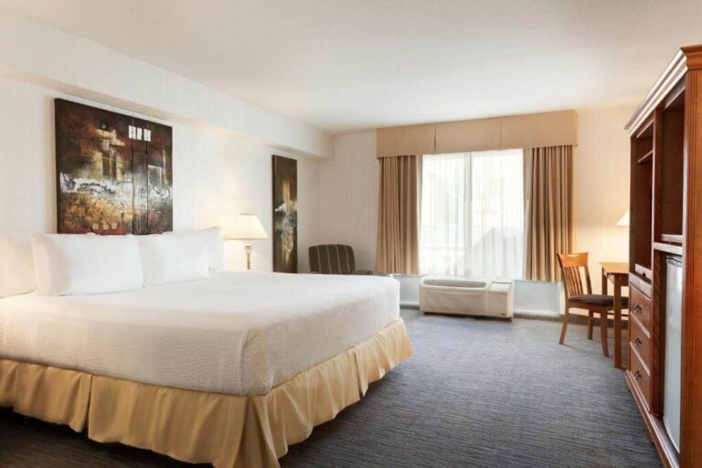 Where to Stay in Niagara Falls: The BEST Areas in 2026