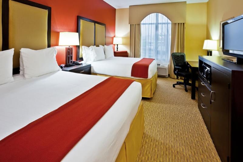 Holiday Inn Express Hotel and Suites Nashville Opryland