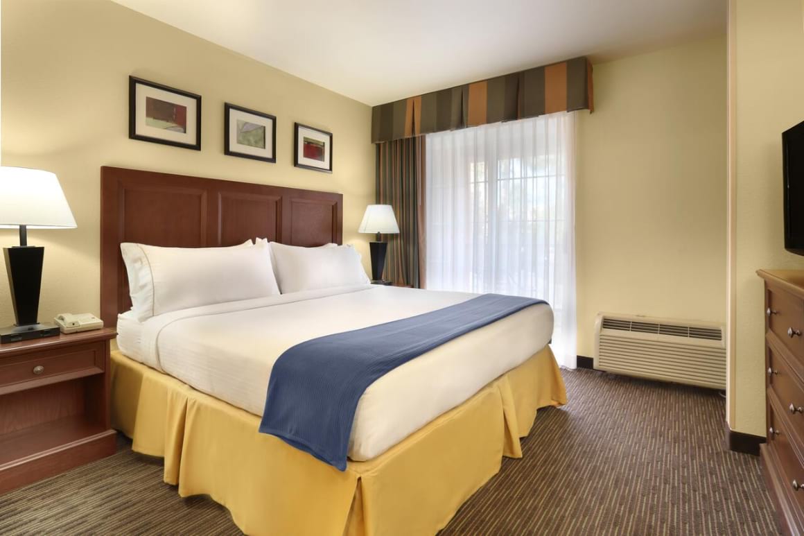 Holiday Inn Express Hotel & Suites Scottsdale – Old Town