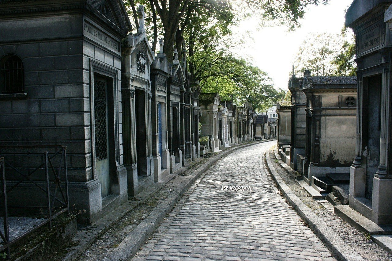 Père Lachaise Cemetery - A nice quiet place to see in Paris