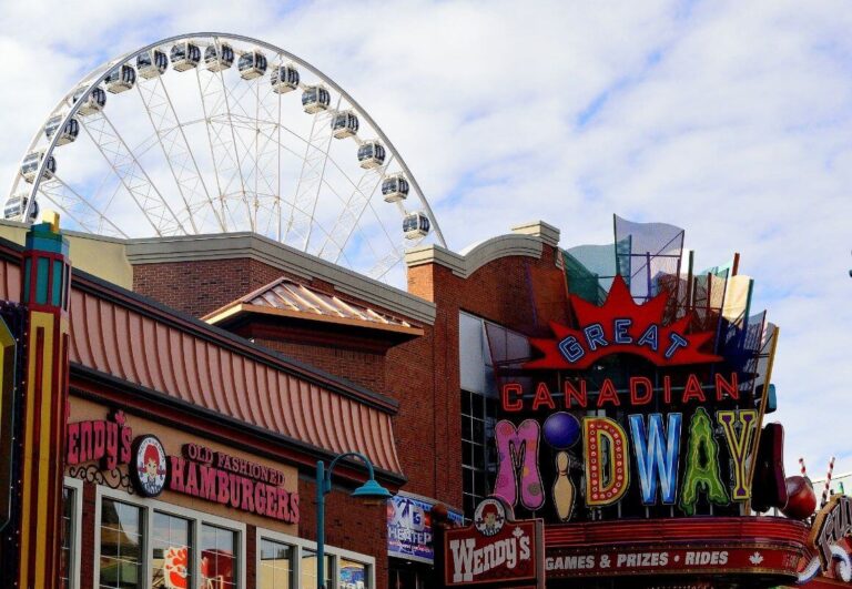 Where to Stay in Niagara Falls (COOLEST Areas!)