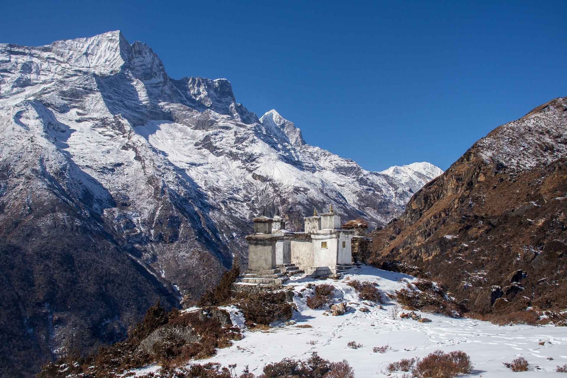 trekking in nepal safe to visit