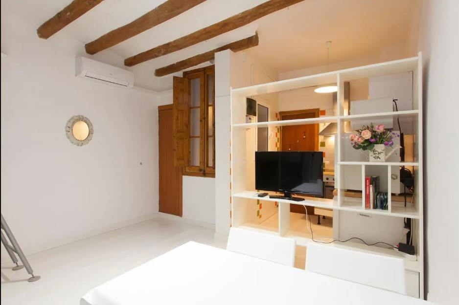 Double Bunk Bed Home for location obsessed backpackers, Barcelona