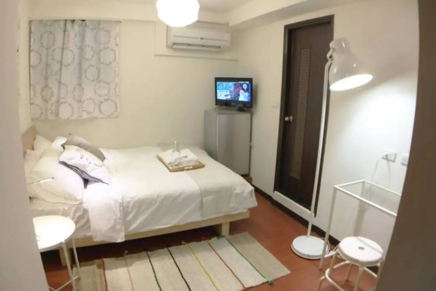 Best Airbnb in Taipei - Charming Room in Prime Location