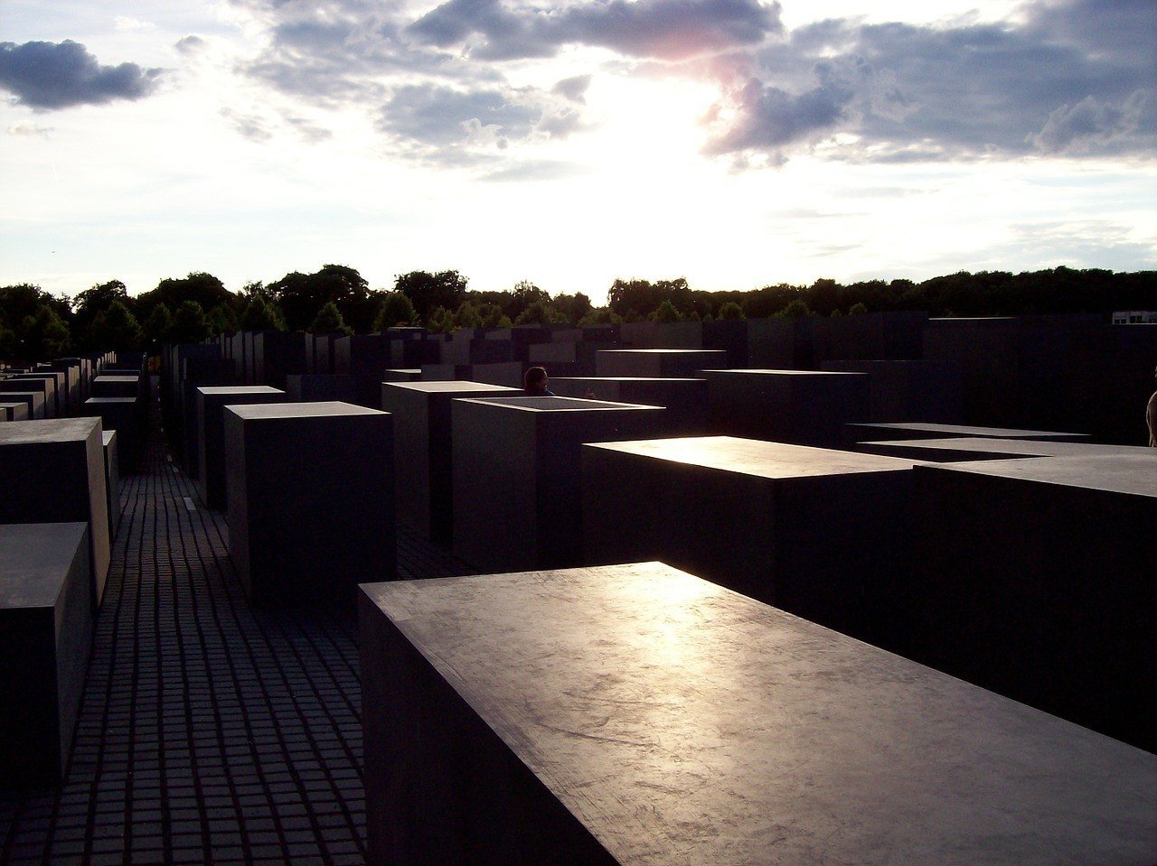 holocaust places to visit