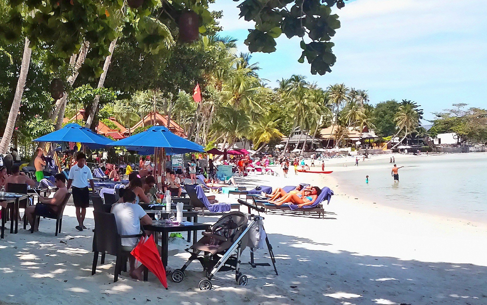 crowded beach as seen in Chaweng while staying in Koh Samui