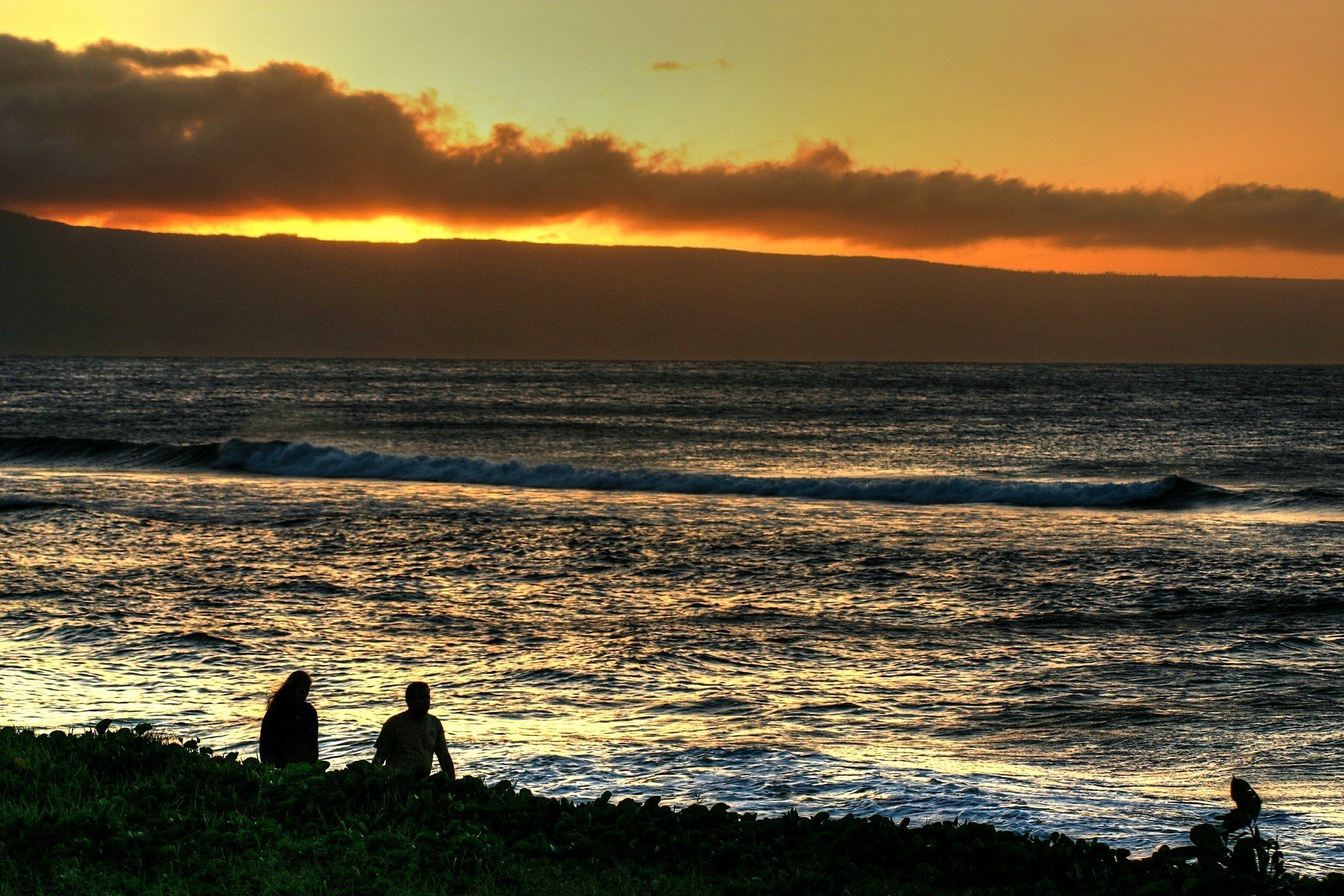Sunset and beach at Kaanapali - Best Area to Stay in Maui with a Family