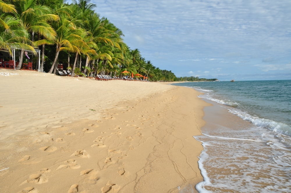 quiet beach seen in Mae Nam while staying in Koh Samui