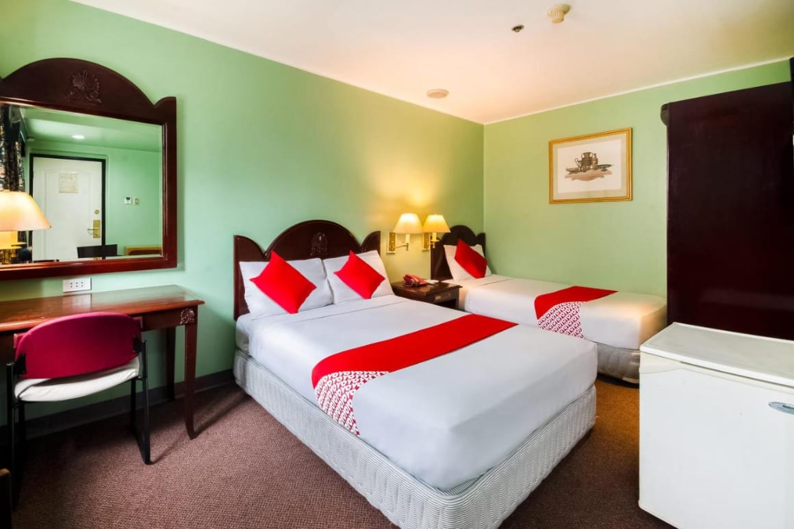 OYO 227 Palladium Suites Hotel