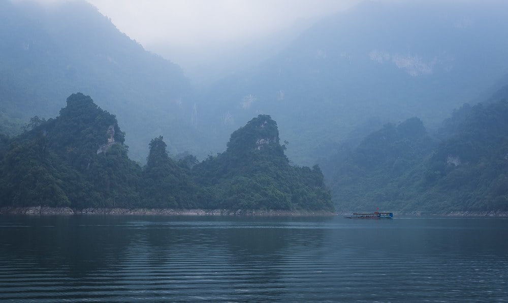 na hang lake in vietnam tourism