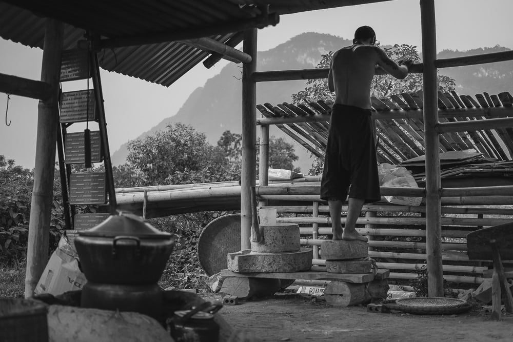 making tradition tea in vietnam