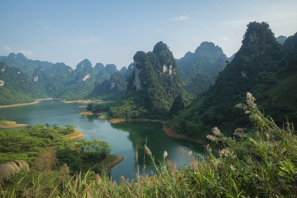 na hang lake viewpoint vietnam