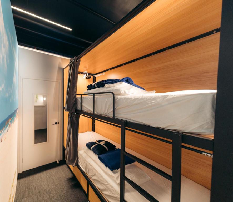 Capsuleaccom Hostel gold coast