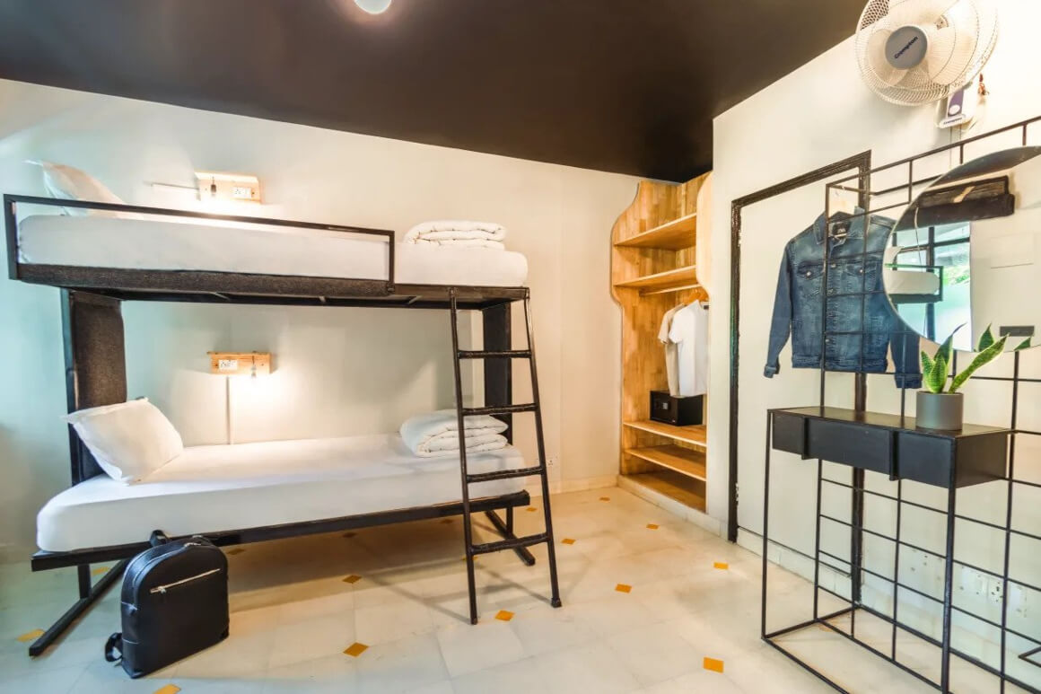 LetsBunk Poshtel