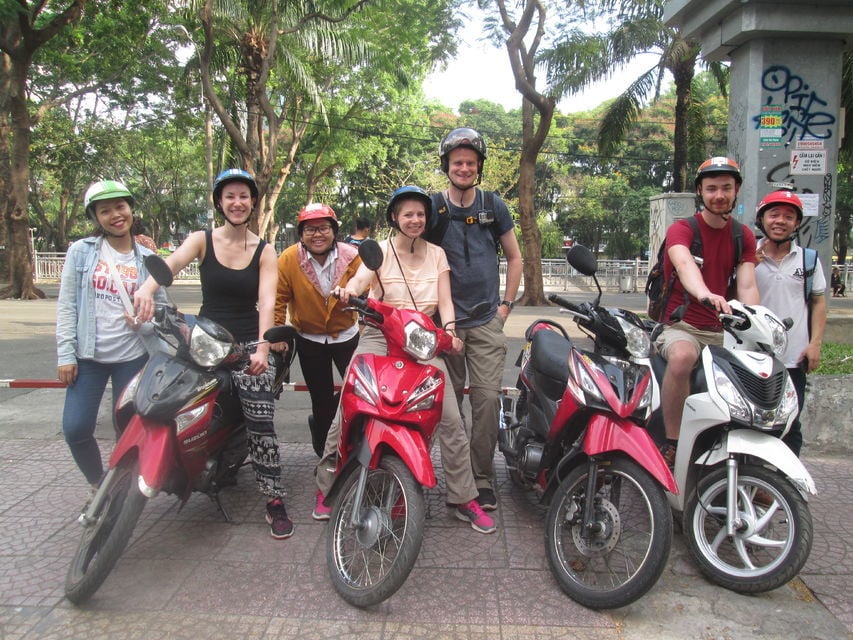 Saigon's Slum Areas: Morning Motorbike and Walking Tour