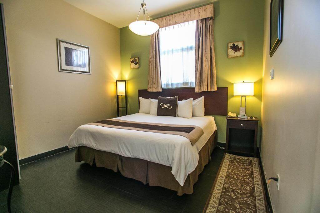 Pointe Plaza Hotel brooklyn